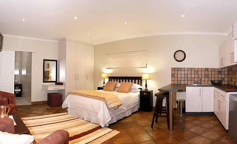 ลาลาปันซีเกสท์ลอดจ์ Hotel พอร์ตเอลิซาเบธ ภายนอก รูปภาพ